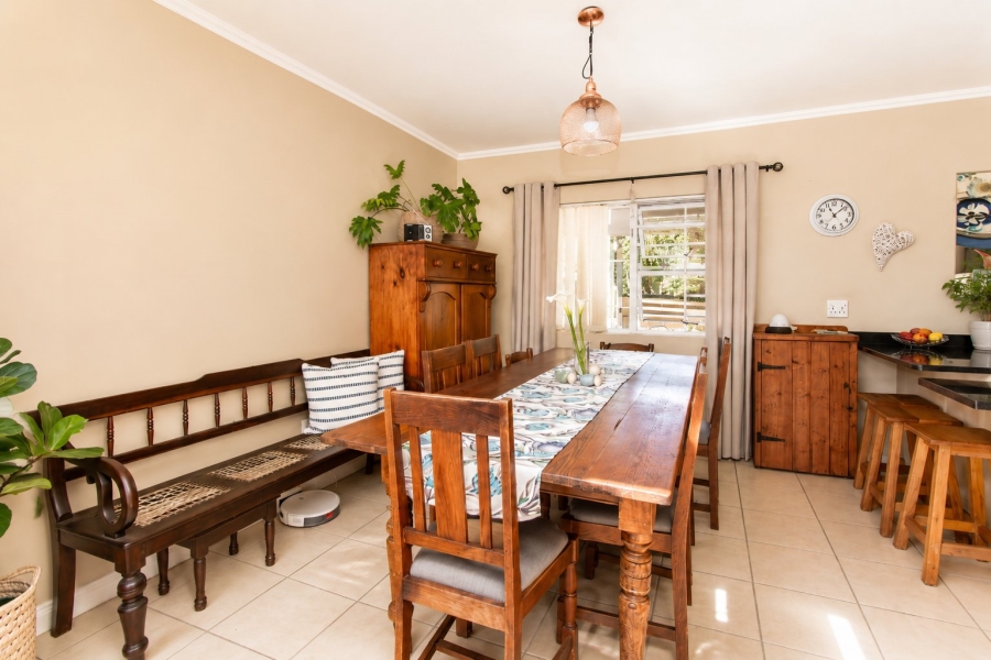 4 Bedroom Property for Sale in Fraaiuitsig Western Cape